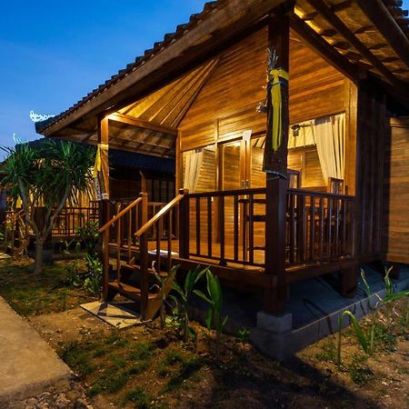 Gatri Hut Hotel Lembongan Exterior foto