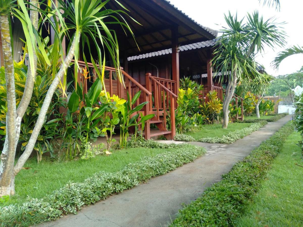 Gatri Hut Hotel Lembongan Exterior foto