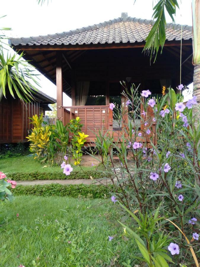 Gatri Hut Hotel Lembongan Exterior foto